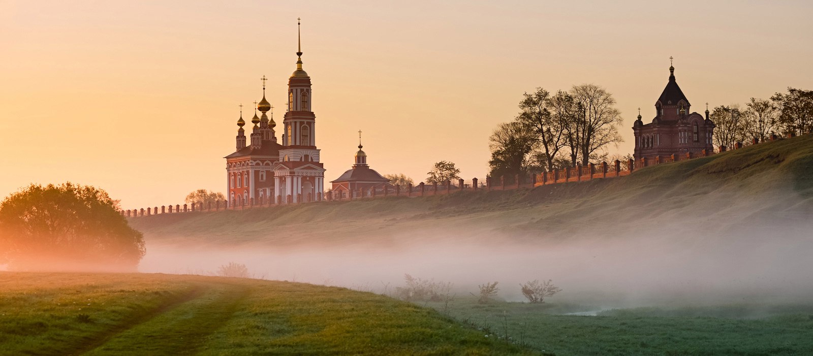 Россия храмы туманное утро